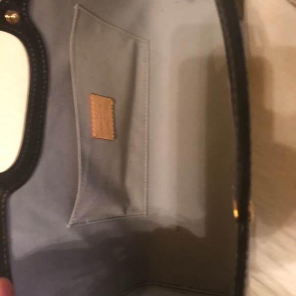 Authentic LV clutch vernissSOLD - Picture 4 of 8